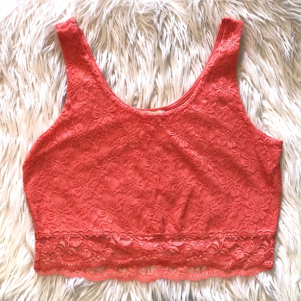 NWOT - Zenana Outfitters Lace Summer Crop Top